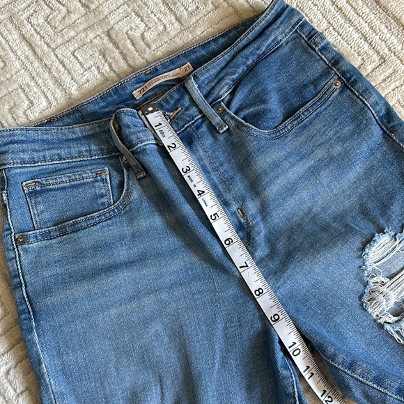 Levis Ripped Skinny Jeans - Picture 5 of 12